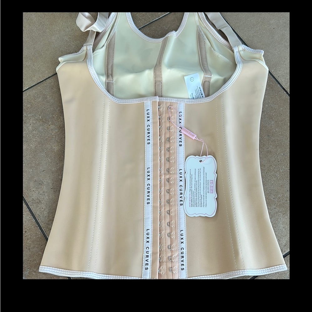 New with Tags Luxx Curves Beige Full Back Waist Training Vest, size small